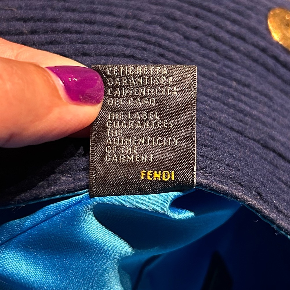 Authentic FENDI baguette wool handbag - Picture 14 of 16